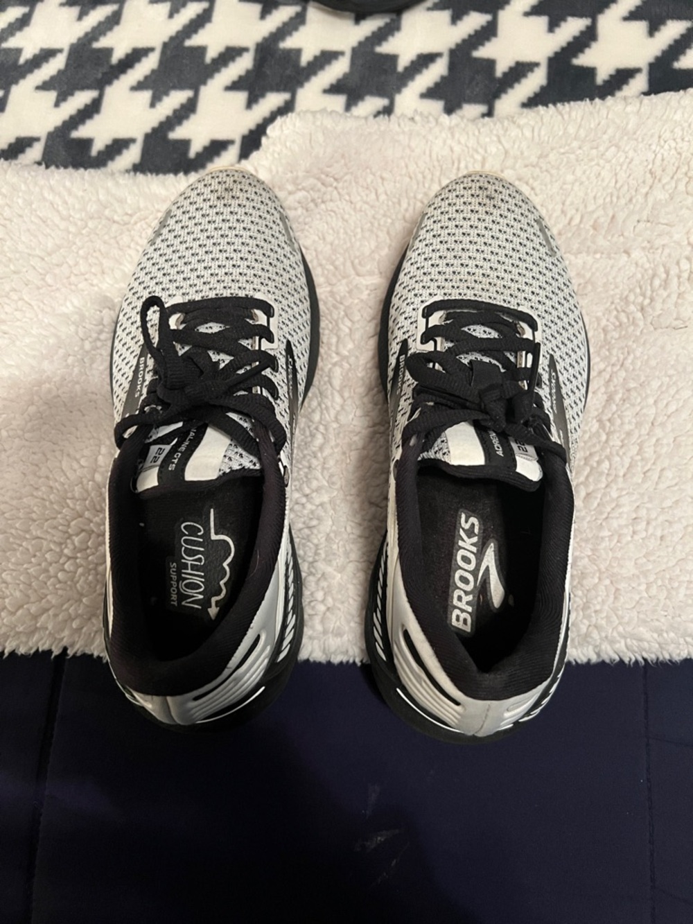 Brooks Lightweight Running Shoes in White and Black Adrenaline GTS